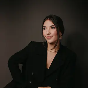 Dra. Isabela Nasser, Nutricionista Funcional (CRN-1 17628) parceira fundadora da Clínica Innvicto, especializada em modulação intestinal e saúde da mulher